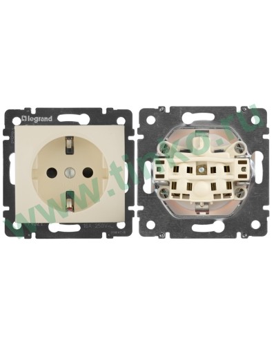 Розетка Valena 2К+3 с защитными шторками, на винтах 16А 250В, слоновая кость (774321). Розетка. LegranD в Саратове