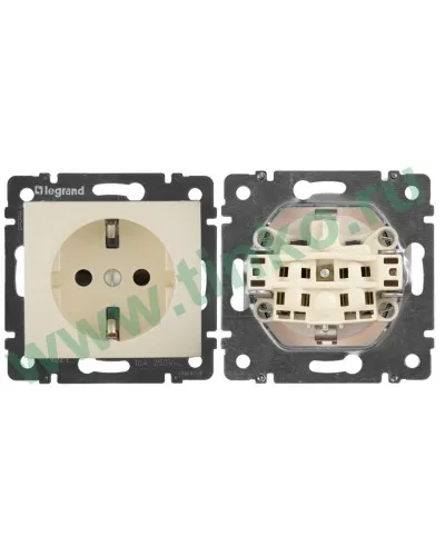 Розетка Valena 2К+3 с защитными шторками, на винтах 16А 250В, слоновая кость (774321). Розетка. LegranD в Саратове